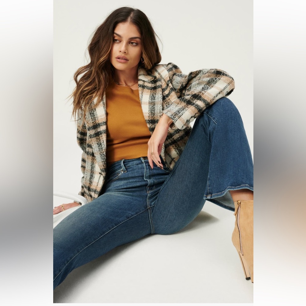 Good American Good Classic Bootcut
Jeans (Blue 811)